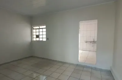 Casa à venda no centro de sorocaba/ 3 dorm./ quintal/ 1 wc/ só r$ 268 mil