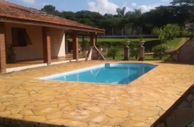 Chácara avarandada/ 7.110 m²/ 3 suítes/ piscina/ área gourmet/ resid. alvorada