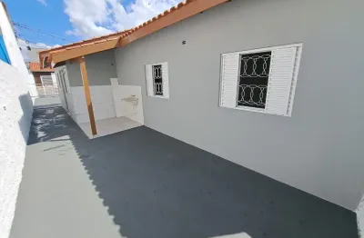 Casa térrea 3 dorm./ 2 wc´s/ 2 vagas/ júlio de mesquita/ aluguel 2.000,00