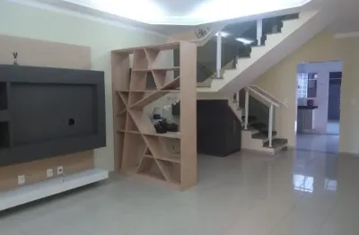Casa 150 m²/ 3 dorm./ suíte/ armários/ espaço gourmet/ 4 vagas/ zona leste