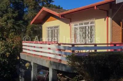 Imóvel com grande área no meio do centro comercial de campos do jordão