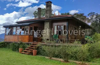 Morar em meio à natureza e com vista para pedra do baú paradisíaca