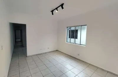 Casa sobreposta alta 2 dormitórios, sendo 1 suíte, ótima localização