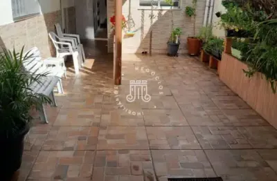 Casa térrea à venda com 02 dormitórios (01 suíte) localizada no bairro vila helena em jundiaí-sp.