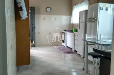 Chácara à venda com 6.000m² e composta por 02 casas em jarinu-sp.