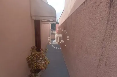 Casa à venda com 02 dormitórios, vila aparecida em jundiaí-sp.