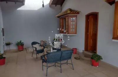 Casa á venda com 03 dormitórios (01 suíte) localizada no bairro parque são luiz em jundiaí-sp.