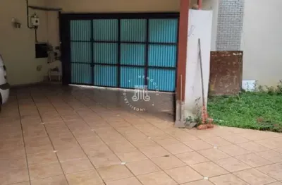 Casa à venda com 03 dormitórios, 01 suíte e com 418 m² de terreno no jardim ana maria em jundiaí/sp