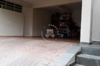 Casa à venda com 03 dormitórios localizada no bairro jardim messina em jundiaí-sp.