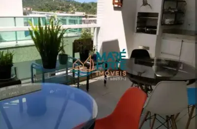 Ampla cobertura com terraço, vista parcial para o mar