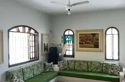 Casa com 600 m² de terreno e a 180 metros da praia grande!