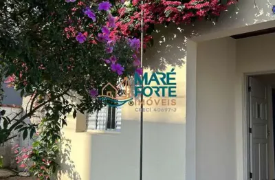 Casa no centro com ótima localização para moradia ou investimento!
