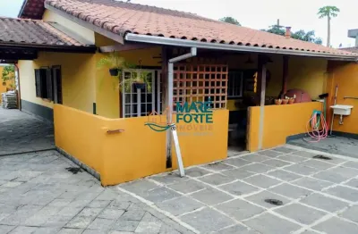 Casa ampla com edícula para moradia ou locação de temporada em ubatuba sp.