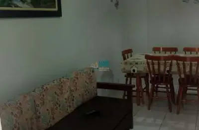 Apartamento duplex apenas 300 metros da orla da praia grande