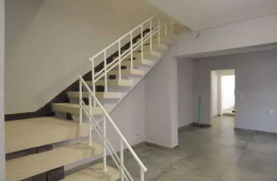 Sobrado à venda com 2 dormitórios ambos suites, 2 vagas na vila bastos