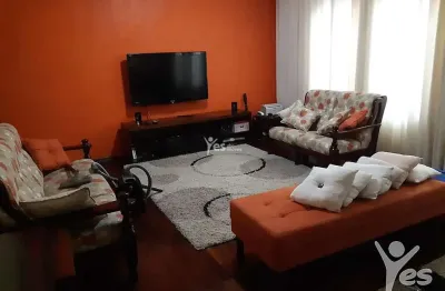 Casa terrea de 400m² com 02 dormitórios sendo 01 suite e 05 vagas de garagem - vila lutécia, santo andré.