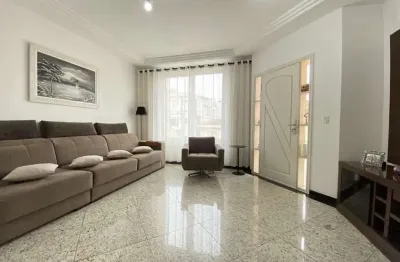 Sobrado espaçoso à venda na vila floresta em santo andré com 03 dormitórios e 05 vagas!