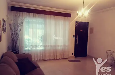 Sobrado com 03 dormitórios e 02 vagas de garagem - vila gilda, santo andré.