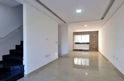 Sobrado com 03 dormitórios, 03 vagas, e espaço para área gourmet, localizado no campestre em santo andré.