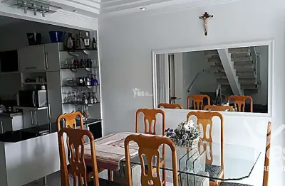 Sobrado com 03 dormitórios, planejados, sendo 01 suite e 04 vagas - jardim bela vista, santo andré-sp.