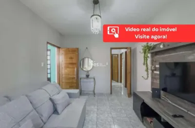 Casa térrea com 03 dormitórios sendo 01 suíte e 02 vagas de garagem- jardim monções, santo andré