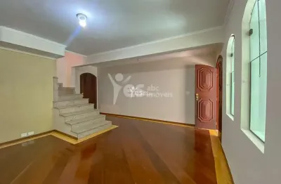 Sobrado à venda de 3 dormitórios, planejados no jardim itapoan.