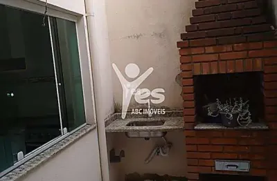 Sobrado de 164,06m² com 03 dormitórios e planejados e churrasqueira, 04 vagas de garagem. vila alice, santo andré e próximo do shopping abc.