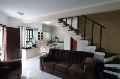 Sobrado com 02 dormitórios e 06 vagas, localizado no parque novo oratório em santo andré.