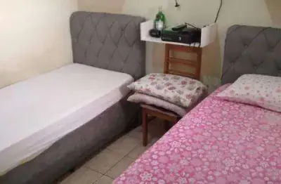 Sobrado com 02 quartos, 02 vagas e quintal, localizado no jardim paraiso em santo andré.