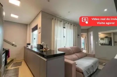 Cobertura baixo condomínio toda com porcelanato e com decoração de muito bom gosto, com localização única para quem quer comercio na porta e acesso fácil para av dos estados e zona leste