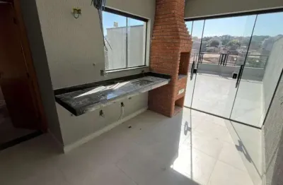 Cobertura baixo condomínio com elevador e com quintal nos fundos, cozinha grande e diferenciada, quintal, 1 suíte e 1 wc social, todo em porcelanato, jardim santo alberto