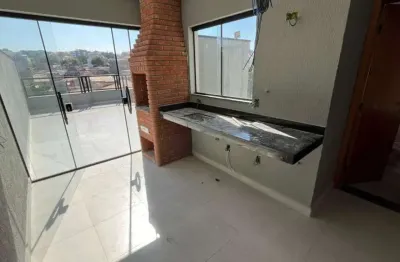 Cobertura baixo condomínio no jardim santo alberto com elevador e com quintal nos fundos, cozinha grande e diferenciada, quintal, 1 suíte e 1 wc social, todo em porcelanato