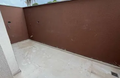 Apto baixo condomínio com elevador, quintal e 1 suite na vila linda