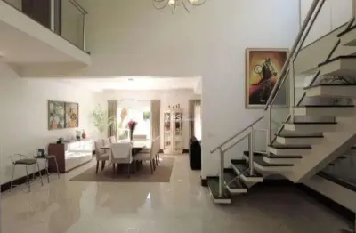 Sobrado semi mobiliado a venda com 360m² de área construída, sendo 3 suítes, 5 banheiros e 4 vagas de garagem - bairro jardim - santo andré - sp