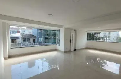 Sobrado para venda com 304m² de área construída, sendo 3 dormitórios, 1 suíte, 3 banheiros, piscina, elevador e 6 vagas de garagem na vila alpina - santo andré - sp