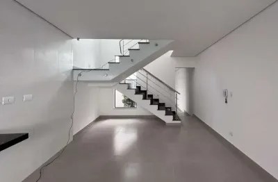 Sobrado novo com 03 dormitórios e 04 vagas localizado na vila guiomar em santo andré.