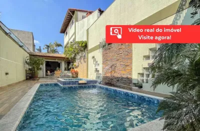 Sobrado com piscina, espaço gourmet, 04 dormitórios e 04 vagas de garagem, localizado no bairro santa maria em santo andré.