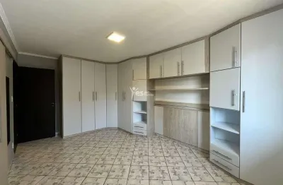 Sobrado semi mobiliado a venda com 211²de área construída, sendo 3 dormitórios, 1 suíte, 4 banheiros e 2 vagas de garagem na vila alpina - santo andré - sp