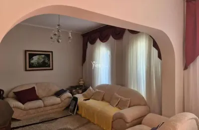 Sobrado amplo com 3 dormitórios (1 suíte) e 3 vagas – bairro olímpico