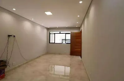Sobrado a venda com 250m² de área construída, sendo 3 dormitórios, 1 suíte, 3 banheiros e 2 vagas de garagem - santa maria - santo andré - sp