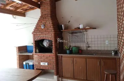 Casa de três andares á venda com 254 m², no bairro parque jaçatuba,  com 3 dormitórios sendo uma suíte, 4 banheiros e 3 vagas de garagem.