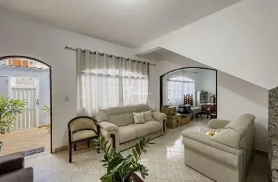 Casa a venda com 2 dormitorios sendo uma suite, 4 banheiros, sala, cozinha, garagem para 3 carros, bairro eldorado - diadema