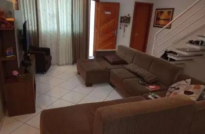 Sobrado à venda no jardim utinga | 140m² | 3 dorms, suíte com sacada e espaço gourmet