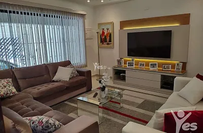 Sobrado, 242m², 03 dormitórios sendo 01 suíte, 02 vagas, espaço gourmet, jardim stella.