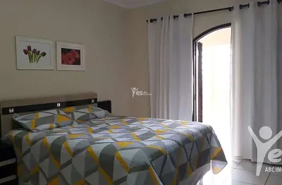 Sobrado com 03 dormitórios sendo 02 suítes e 02 vagas de garagem, no vila tibiriçá, santo andré.