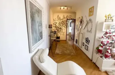 Apartamento no bairro vila assunção, conta com 89 metros quadrados sendo distribuídos em três quartos,  sendo uma suíte, sala dois ambientes, cozinha, área de serviço, 2 vagas cobertas, conta com saca