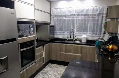 Sobrado à venda com 3 dormitórios e 2 vagas, 120m² no bairro  santa maria