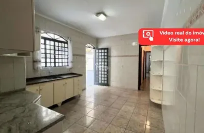 Casa com 2 quartos à venda na Rua Balsaminas, 56, Vila Vitória, Santo André