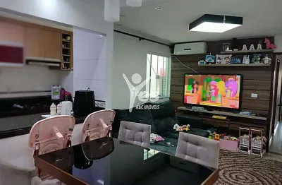 Apartamento sem condomínio, 80m², 03 dormitórios sendo 01 suíte, closet, quintal, 02 vagas, fácil acesso ao supermercado nagumo, utinga, santo andré.