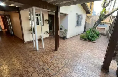 Casas com edícula excelente para renda em terreno totalmente plano, com 2 vagas e jardim, na vila humaitá